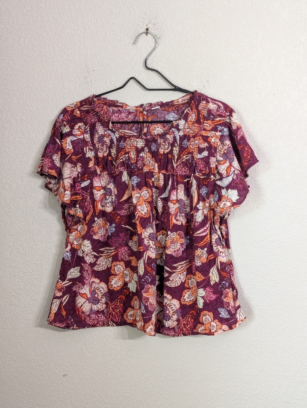 Old Navy Burgundy Floral Top Blouse Sz L Flutter Sleeve Summer Casual Flowy Fall